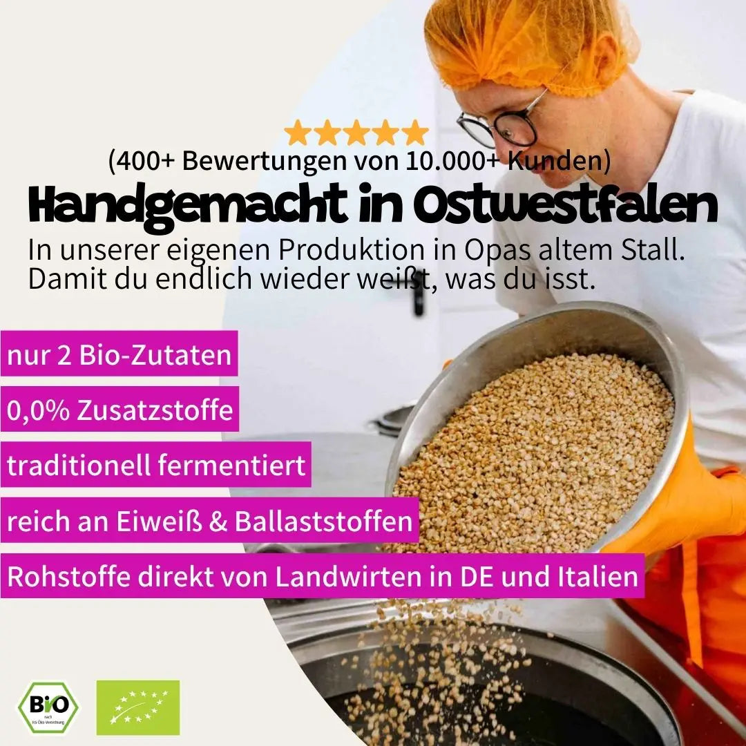 Handgemacht in Ostwestfalen. Luca in der Tempeh-Produktion. Nur 2 Bio-Zutaten, 0,0% Zusatzstoffe und viel Handarbeit.